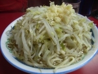 「小ラーメン 500円（ヤサイマシマシ・ニンニク）」@ラーメン二郎 目黒店の写真