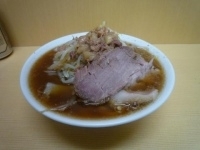 「小ラーメン650円 生ニンニク50円 アブラ」@ガッツリラーメン めんしろうの写真