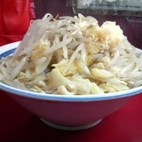 「小ラーメン￥500（ヤサイダブル+にんにく少し）」@ラーメン二郎 目黒店の写真