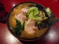 「チャーシューメン（固め）+生キャベツ」@厚木家の写真