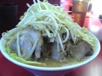 「ラーメン「小」+豚増し+野菜増し（650円+100円+無料）」@ラーメン二郎 大宮店の写真