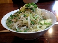 「らーめん（豚 2切れ ヤサイ・カラメ・ネギ）+豚券（豚 3切れ追」@ちばからの写真