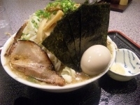 「くわ田らぁ麺（太麺/大盛+ニンニク） 1050円+120円=11」@美味食間 くわ田の写真