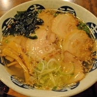 「手打ち塩ラーメン600円 + チャーシュー240円」@ラーメン厨房 ぽれぽれの写真