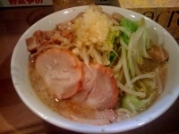 「小ラーメン（ニンニク）+刻みチャーシュー（700円）」@ラーメン どんの写真