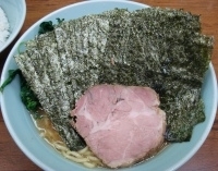 「のり増しラーメン+ほうれん草増し+サービスライス」@横浜ラーメン 武蔵家 成増店の写真