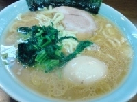 「ラーメン（麺固め）+味玉」@寿々㐂家の写真