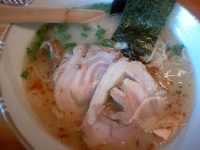 「鶏そば（麺カタメ・味普通） ￥680 チャーシュー1枚 ￥100」@鶏そばや 竜神洞の写真