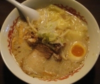 「とん塩らーめん+ワンタン」@すがもらーめんの写真