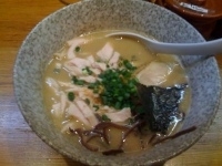 「チャーシューメン（980円）+替え玉（カタメ・100円）」@鶏の骨の写真