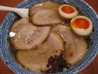 「塩チャーシュー¥850+味付たまご¥100」@さのらーめん 笑まる 藤岡店の写真