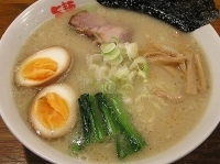 「熟成らあめん（味付け玉子トッピング）」@本場中華麺店 旨麺の写真