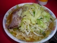 「小ラーメン（固めん ヤサイニンニク） 500円」@ラーメン二郎 三田本店の写真