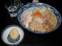 「焦がし醤油まぜそば大盛+自家製燻製味玉子（￥850+100）」@麺屋 光輝の写真