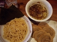 「和風豚骨醤油（冷やもり200g）+焼豚」@吉田製麺店の写真