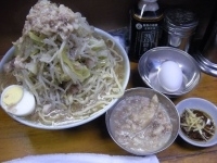 「ラーメン（750円）ちょい増し（150円）生玉子（50円）」@ラーメン富士丸 板橋南町店の写真