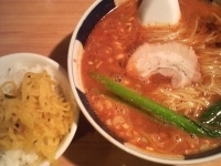 「担々麺 だんだんめん¥900+ライス二杯(サービス)」@よかろう 御成門店の写真