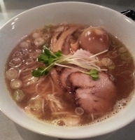 「中華そば+味玉」@つけめん102 大宮店の写真