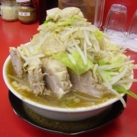 「小ラーメン 細麺 680円 + 豚入 200円（野菜ダブル・アブ」@らーめん豚喜の写真
