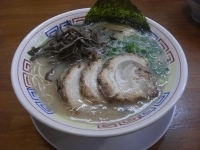 「とんこつ焼豚増し醤油」@九州大牟田ラーメン直角 藤沢の写真