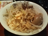 「ぶっかけ（野菜多め・にんにくちっぷ）+味付玉子（クーポン）」@ラーメンむねやの写真