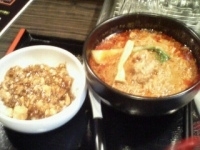 「担々麺（2辛）800円+半マーボ丼（4辛）200円=1000円」@炎麻堂 神田店の写真