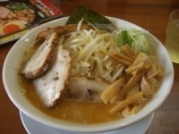 「とんこつ辛味噌ラーメン+焼豚増し」@九州大牟田ラーメン直角 藤沢の写真