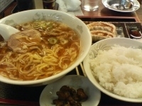 「ラーメン定食（ラーメン・餃子2コ・ライス・おしんこ）」@珍來 亀戸店の写真