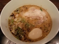 「ちゃぶ屋流味玉とんこつらぁ麺」@ちゃぶ屋 とんこつらぁ麺 CHABUTON 池袋東口店の写真