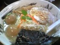 「特選旭川正油らーめん（こってり）+大盛+ご飯+味玉」@北海豚骨麺屋 銀鈴の写真