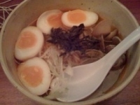 「濃縮磯風味辛麺「海」+味付たまご（870円）」@辛麺 真空 町田本店の写真