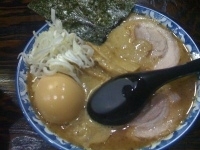 「中華蕎麦+味玉（900円）」@豚骨醤油 蕾の写真