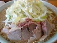 「小豚（ヤサイダブル、ニンニクダブル）700円」@ラーメン二郎 亀戸店の写真