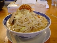 「ラーメン+小ブタ+にんにく」@山勝角ふじ 新松戸店の写真