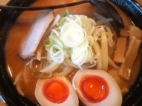 「いなり屋味噌らーめん+味付煮たまご」@味噌らーめん いなり屋 本店の写真