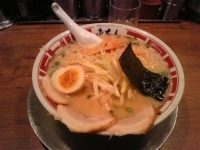 「ラーメン 大盛り+得入り」@屯ちん 池袋本店の写真