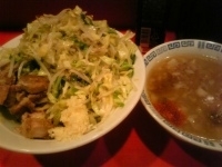 「大ざるラーメン豚玉子入りニンニク多め」@ラーメン二郎 府中店の写真