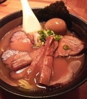 「味玉チャーシュー麺」@瞠 池袋店の写真