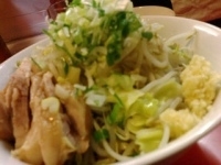 「油そば 醤油 ヤサイ ニンニク ネギ」@ちばからの写真