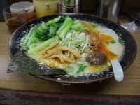 「ホルモンメン+小松菜〔NEW〕」@屋台ラーメンとんこつ貴生の写真