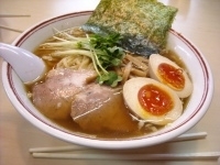 「正油太麺、味玉」@あぢとみ食堂の写真