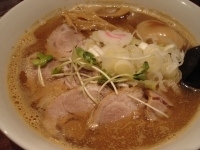 「煮干しそば+特製」@はじめの写真