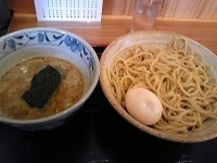 「つけめん（あつもり,中,300g）750円+味玉100円」@つけめん・らあめん 福は内の写真