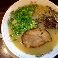 「とんこつラーメン650円+チャーシュー丼300円」@萬福本舗の写真