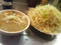 「つけらーめん野菜増し+魚粉+細切れ肉」@らーめん大 池袋店の写真