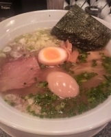 「二匹 繊細 潮ら～めん+味玉」@三匹の子ぶた 埼大通り店の写真