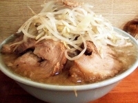 「◎豚入り（野菜・ニンニク・脂増し）￥1000」@ラーメン富士丸 西新井大師店の写真