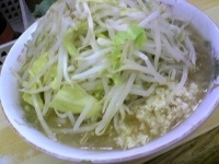 「普通盛 小（ヤサイダブル、ニンニクダブル）」@ラーメン二郎 品川店の写真