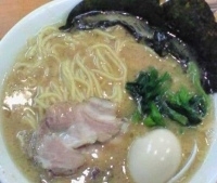 「ラーメン（650円）+大盛り（100円）+味玉（50円）」@らーめん 㐂輪の写真