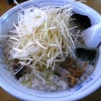 「とんこつ塩ラーメン650円+ネギ100円 （こってり）」@ラーメン 利尻 北茨城本店の写真